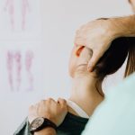 Études comparatives : ostéopathie vs autres thérapies manuelles